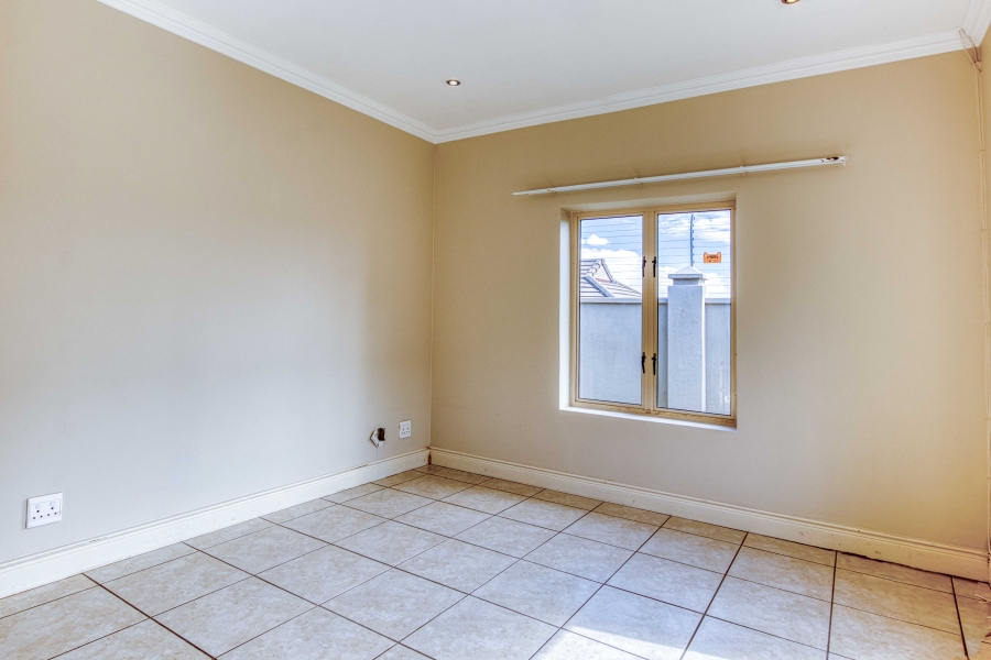 3 Bedroom Property for Sale in Bakkershoogte Western Cape